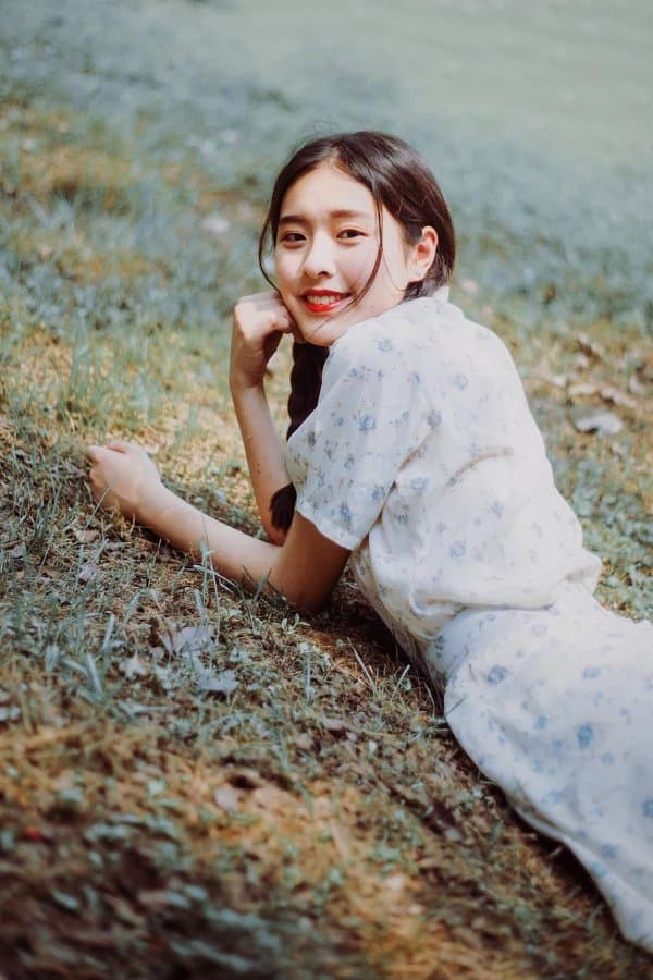 야근으로 지친 하루를 따뜻한 국과 좋아하는 드라마로 위로하는 저녁
