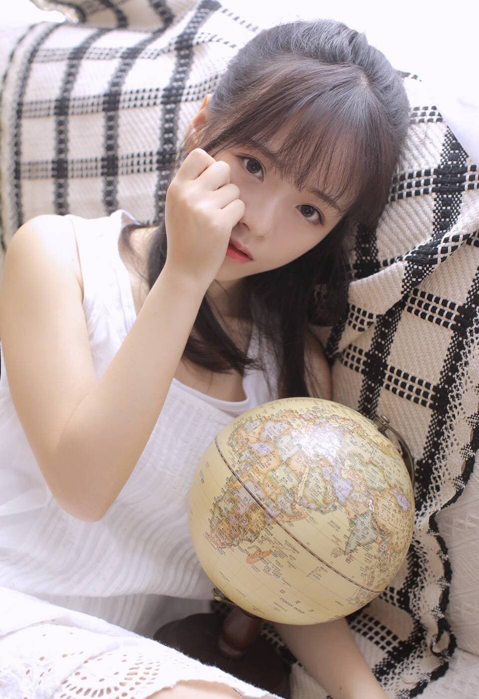 女生深夜突然想吃宵夜，自己动手做一碗香辣又满足的拌面