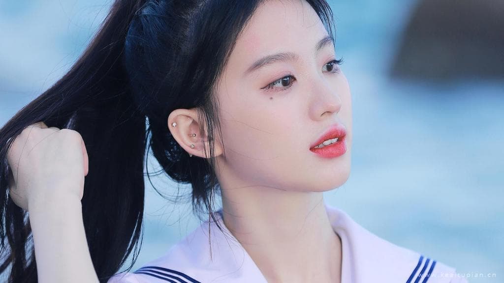 퇴근길에 우연히 발견한 작은 빵집 덕분에 기분이 좋아진 평범한 저녁