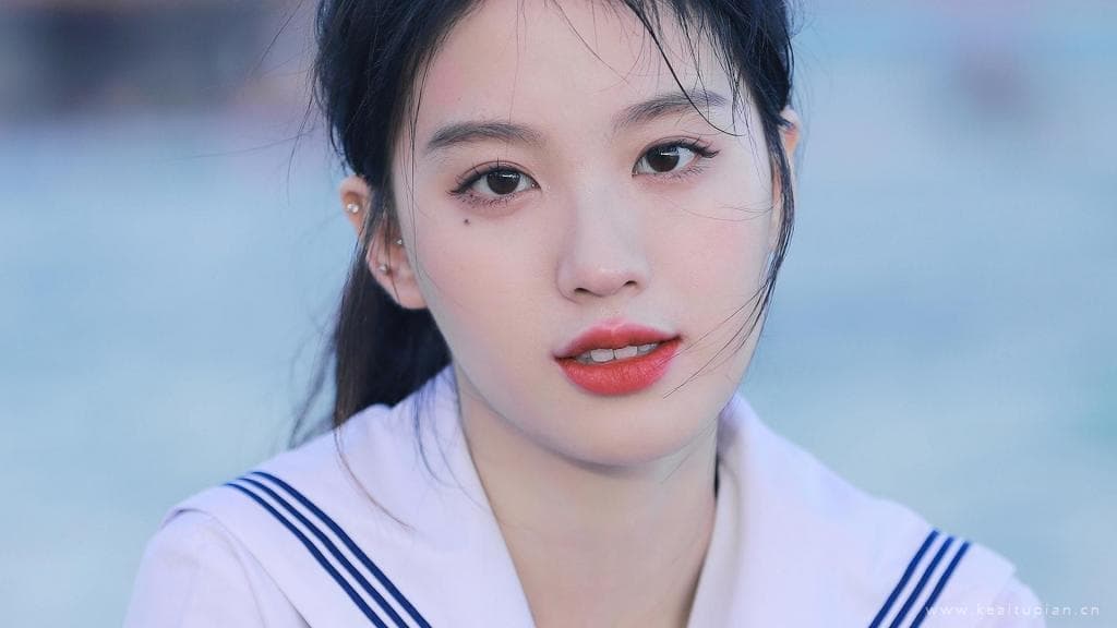 小县城新开了一家复古咖啡馆，普通女生下班后第一次来探店